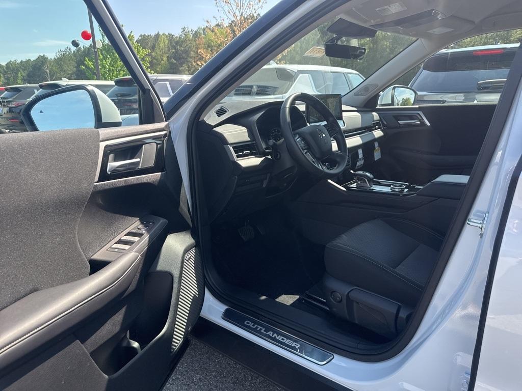 new 2025 Mitsubishi Outlander car, priced at $32,196