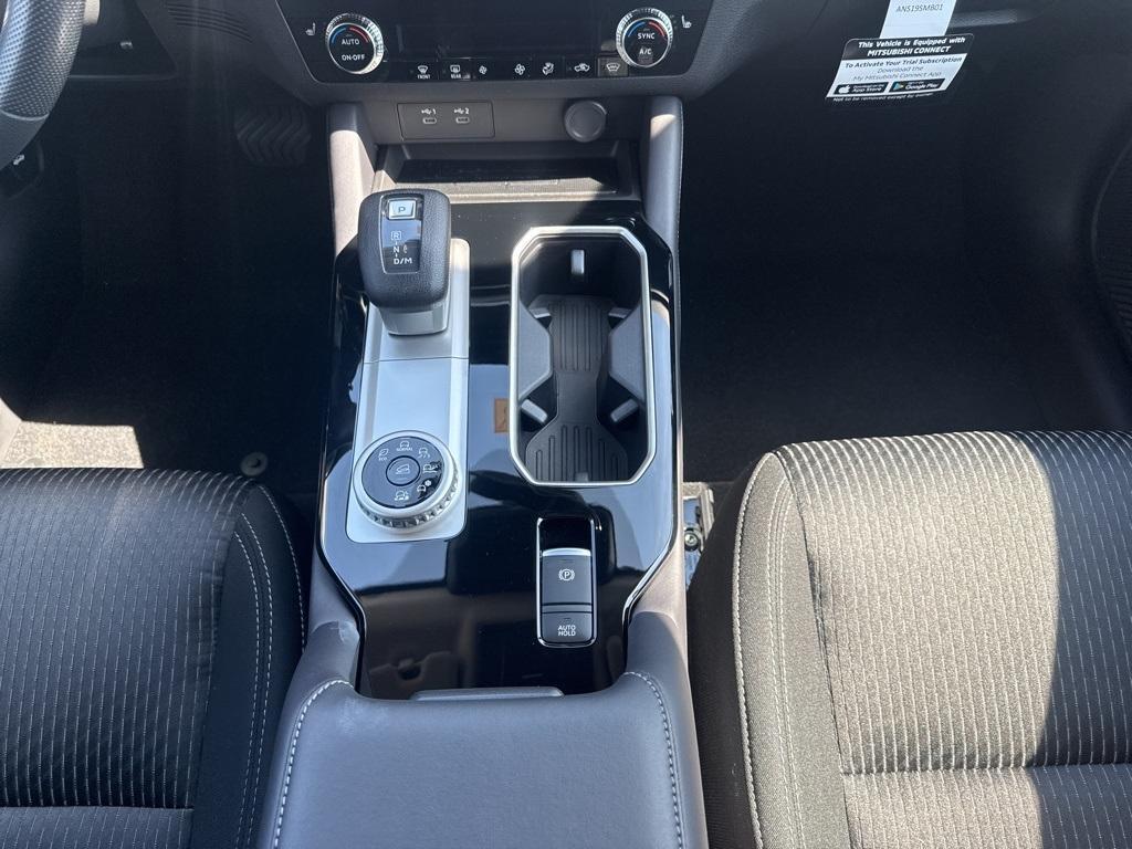 new 2025 Mitsubishi Outlander car, priced at $32,196