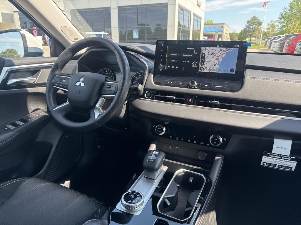 new 2025 Mitsubishi Outlander car, priced at $32,196
