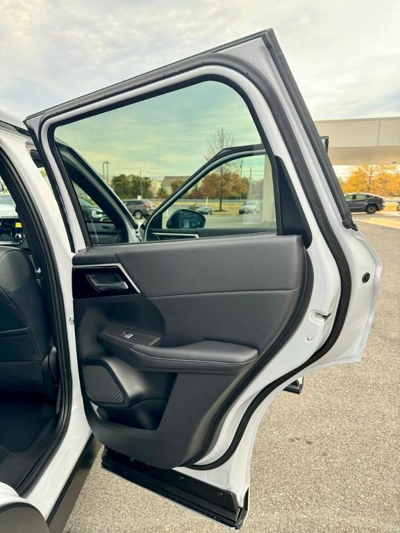 new 2024 Mitsubishi Outlander car, priced at $33,399