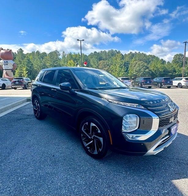 new 2024 Mitsubishi Outlander car, priced at $31,995