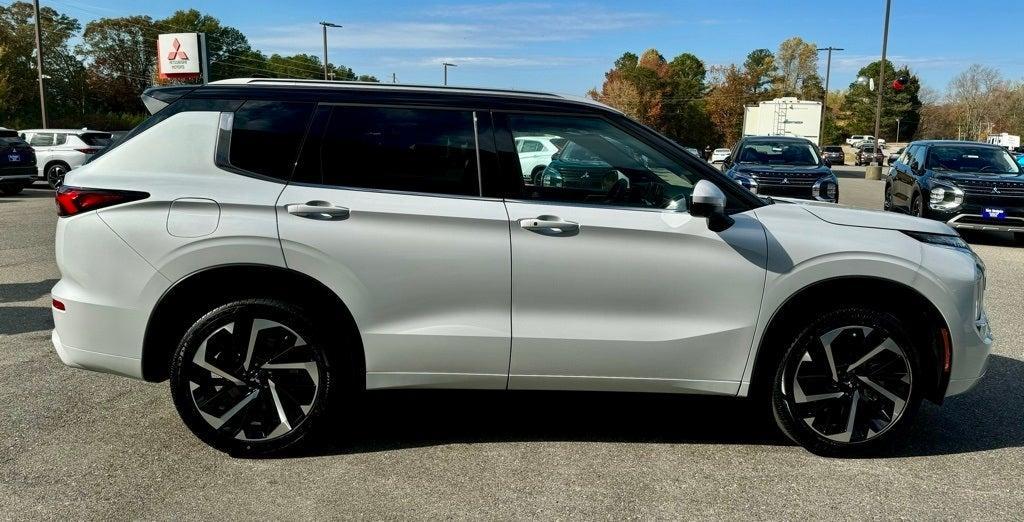 new 2024 Mitsubishi Outlander car, priced at $36,995