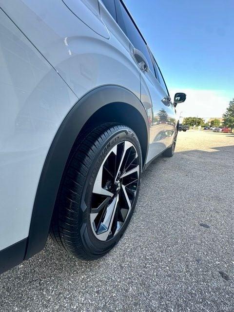 new 2024 Mitsubishi Outlander car, priced at $30,995