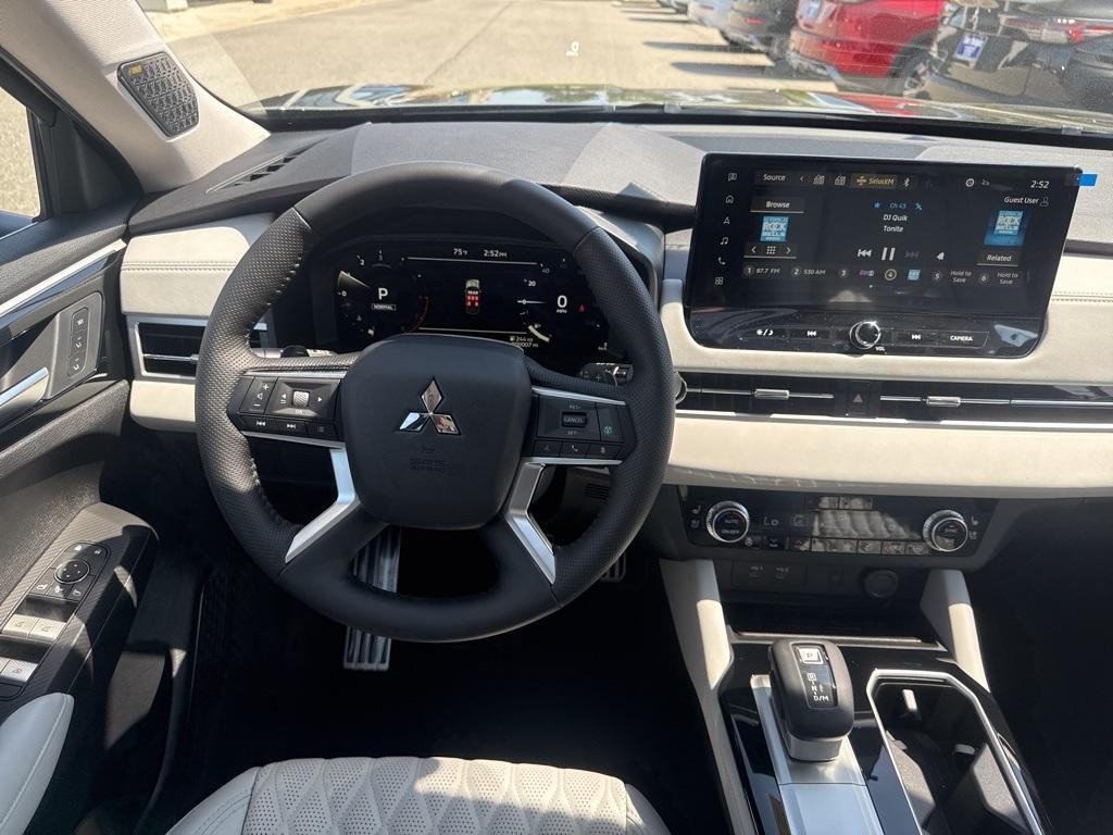 new 2025 Mitsubishi Outlander car, priced at $43,560