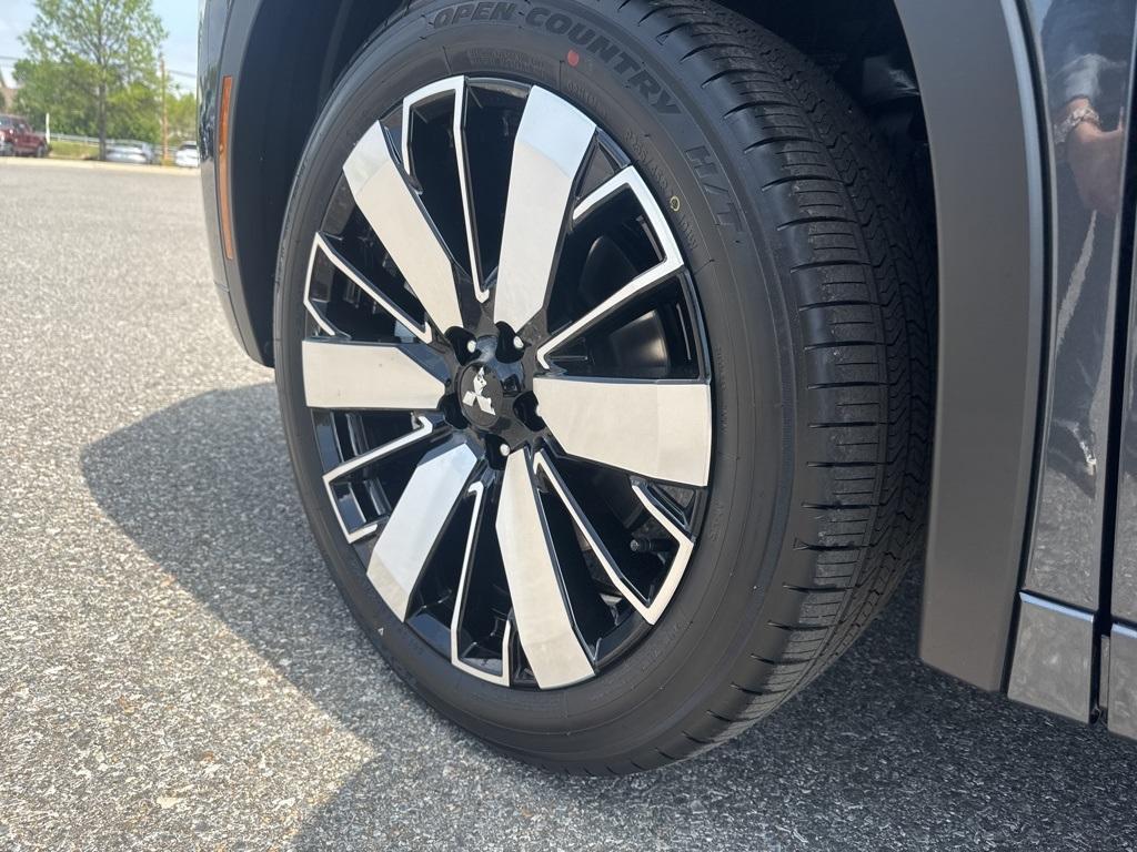 new 2025 Mitsubishi Outlander car, priced at $39,870