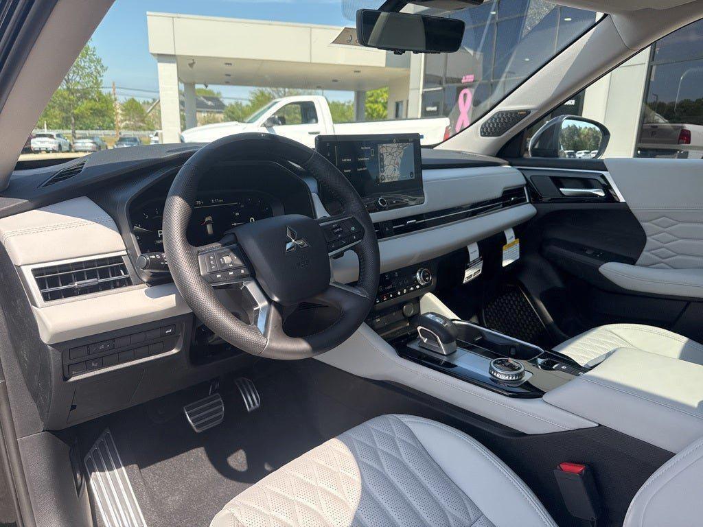 new 2025 Mitsubishi Outlander car, priced at $42,299
