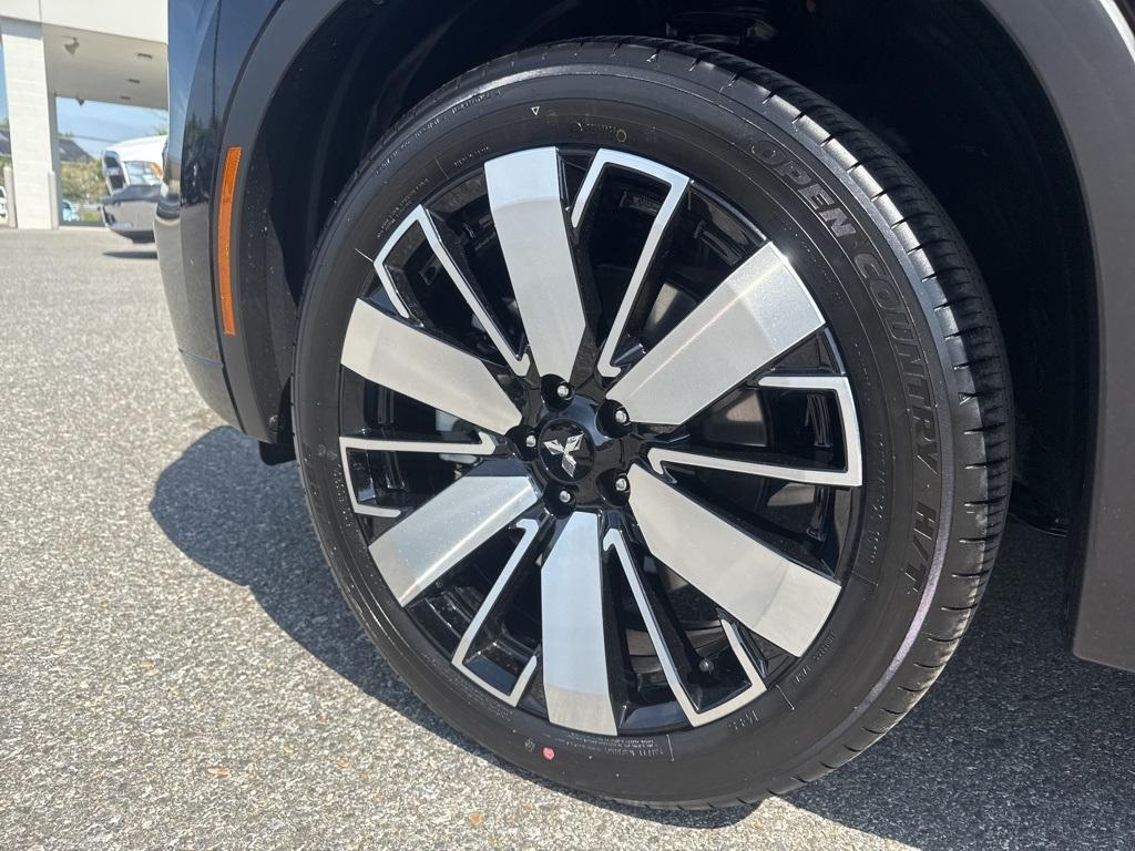 new 2025 Mitsubishi Outlander car, priced at $42,299