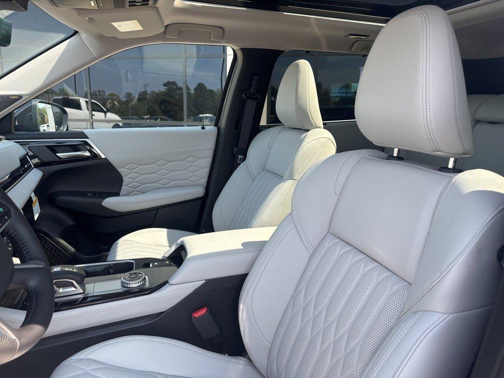 new 2025 Mitsubishi Outlander car, priced at $42,299