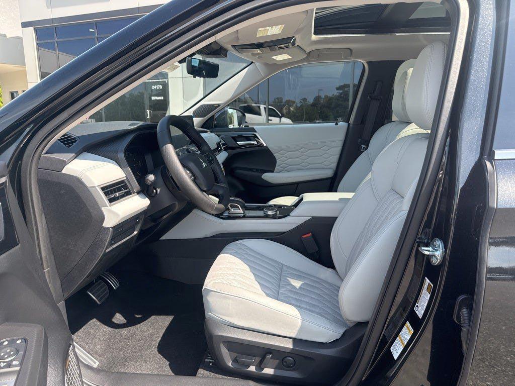 new 2025 Mitsubishi Outlander car, priced at $42,299