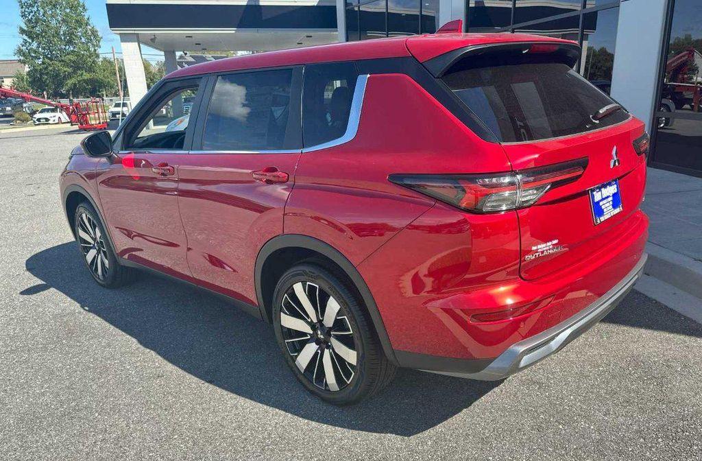 new 2025 Mitsubishi Outlander car, priced at $37,205