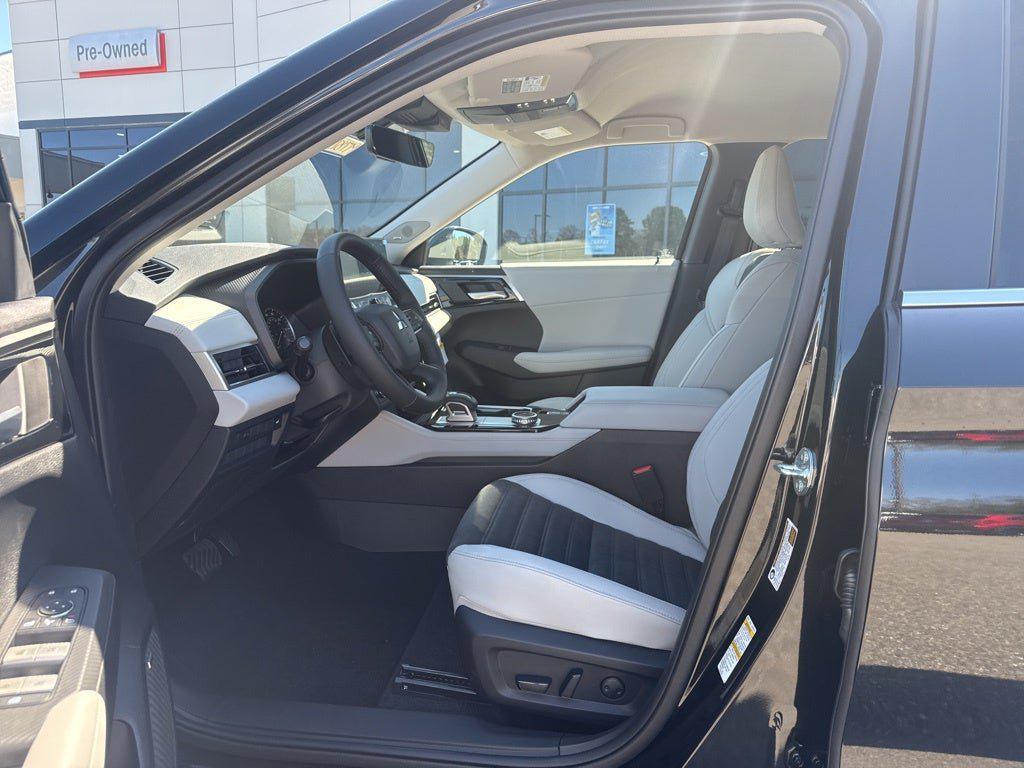 new 2025 Mitsubishi Outlander car, priced at $34,437