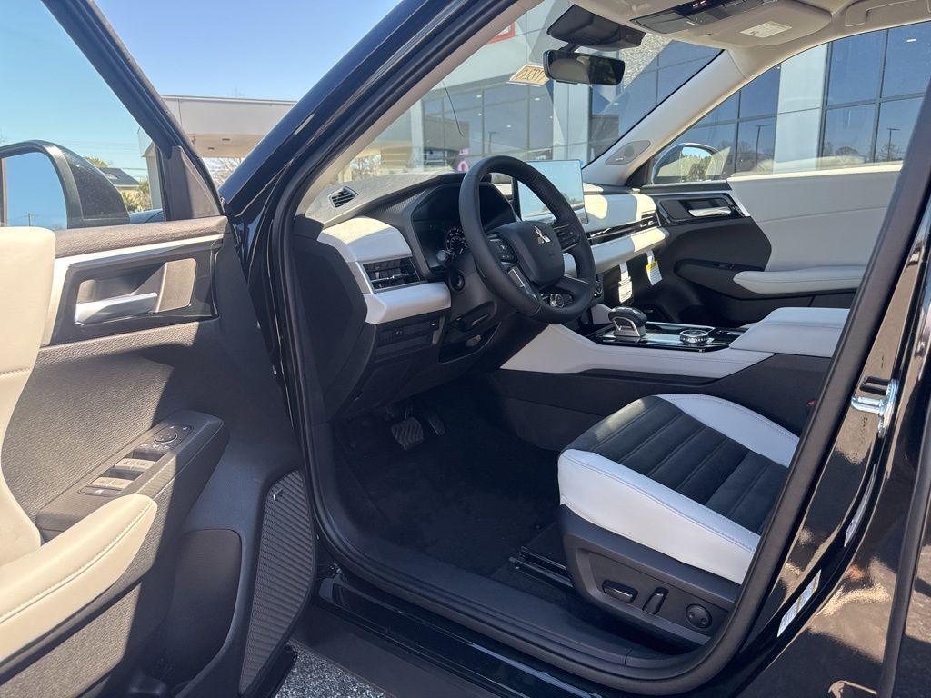 new 2025 Mitsubishi Outlander car, priced at $35,665