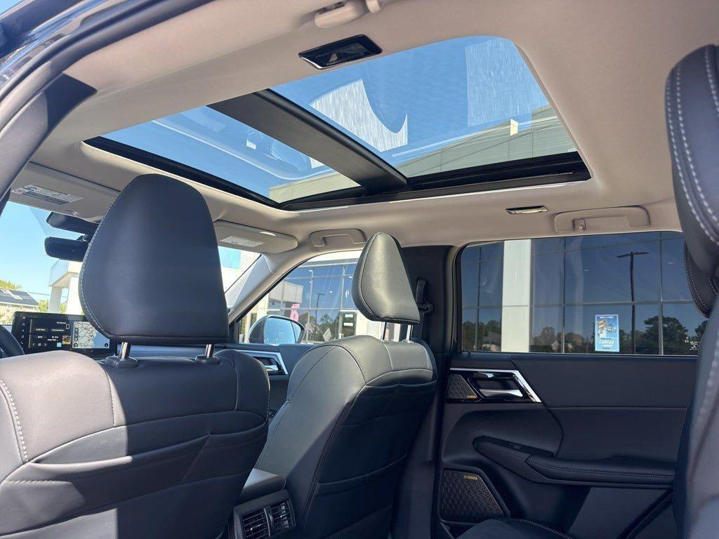 new 2025 Mitsubishi Outlander car, priced at $36,532