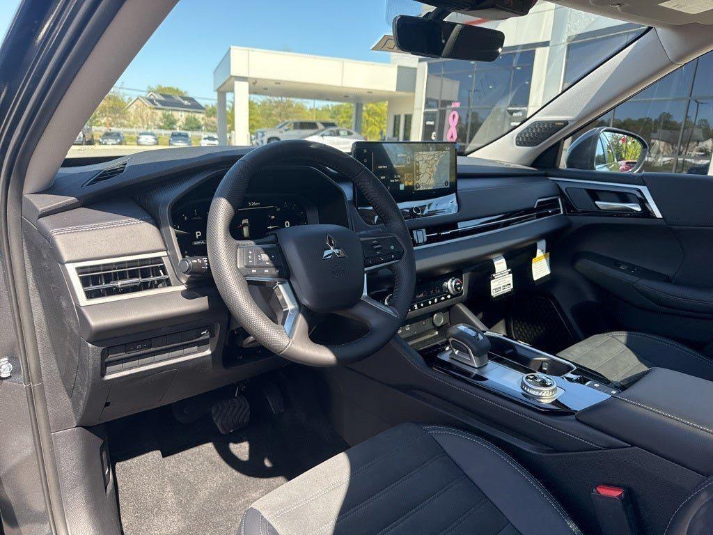 new 2025 Mitsubishi Outlander car, priced at $36,532