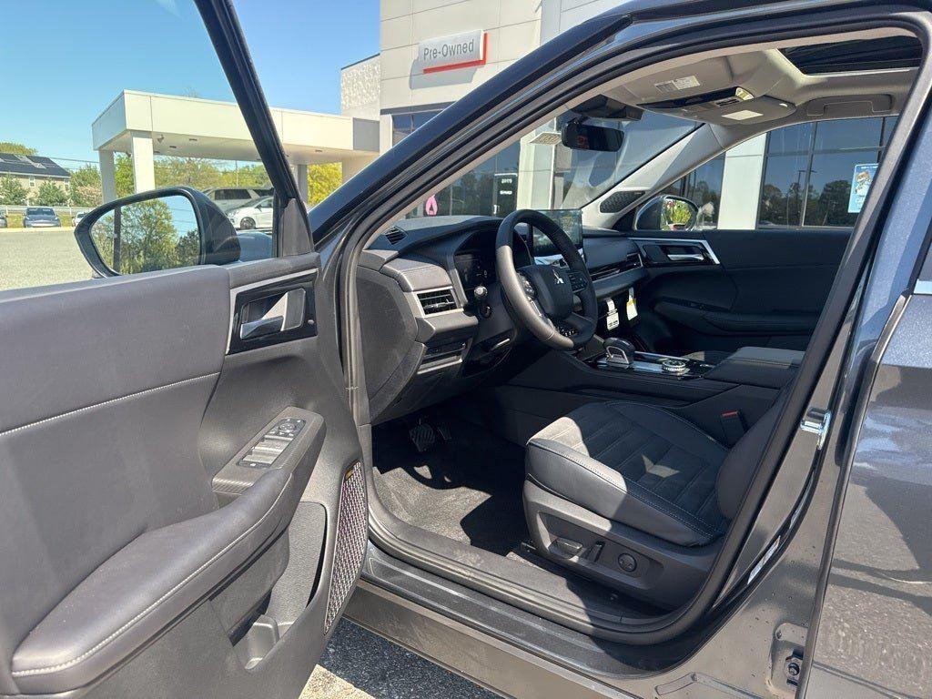 new 2025 Mitsubishi Outlander car, priced at $36,532