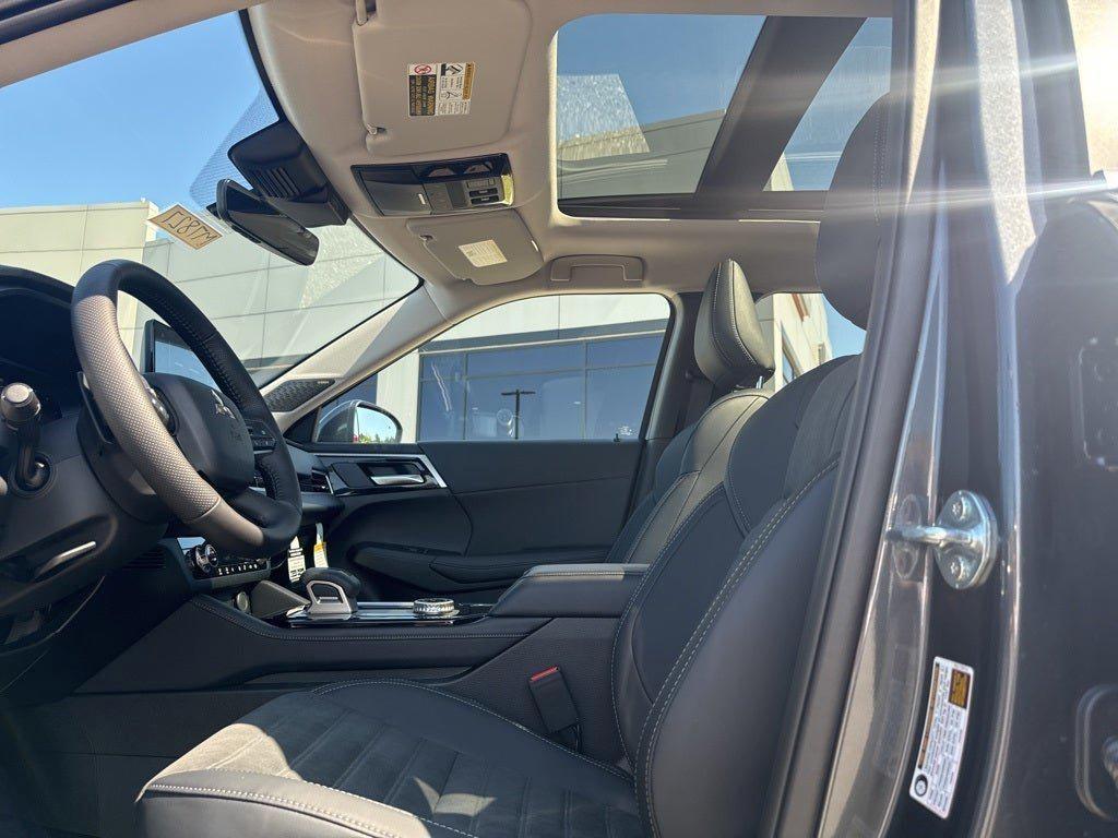 new 2025 Mitsubishi Outlander car, priced at $36,532