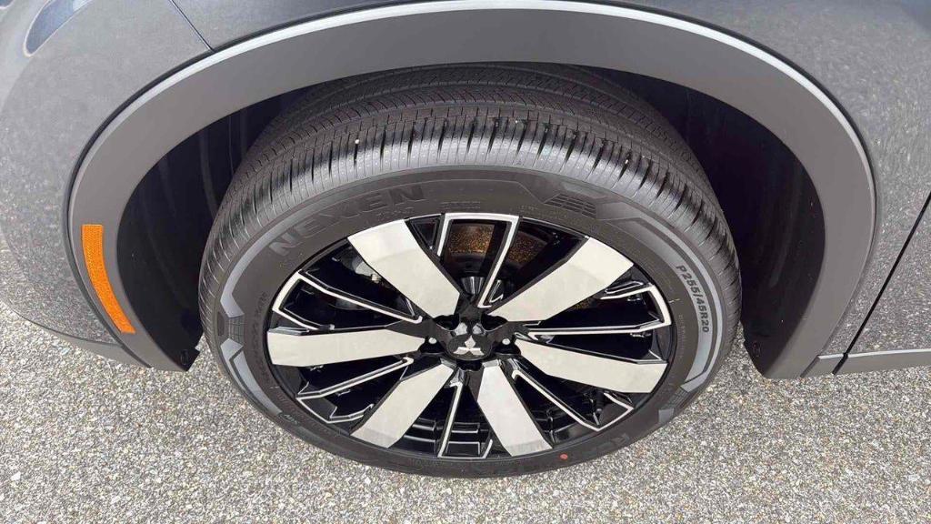 new 2025 Mitsubishi Outlander car, priced at $37,205