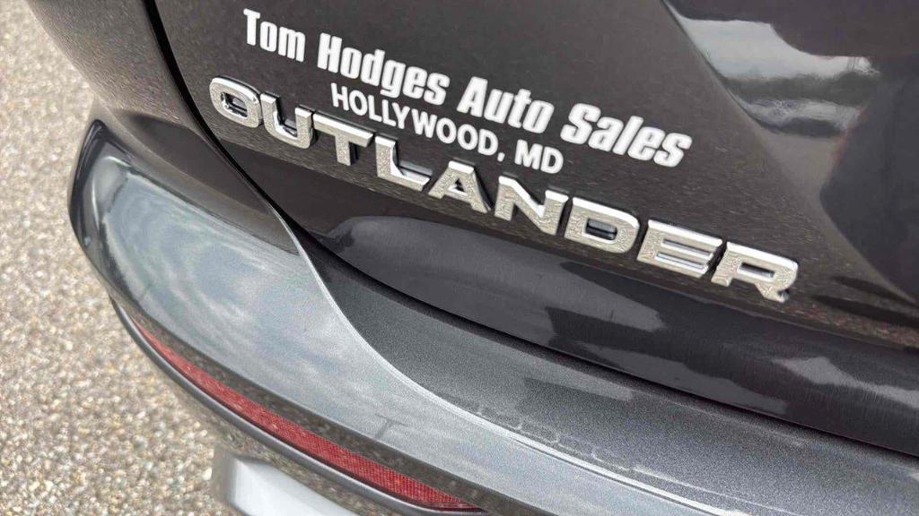 new 2025 Mitsubishi Outlander car, priced at $37,205