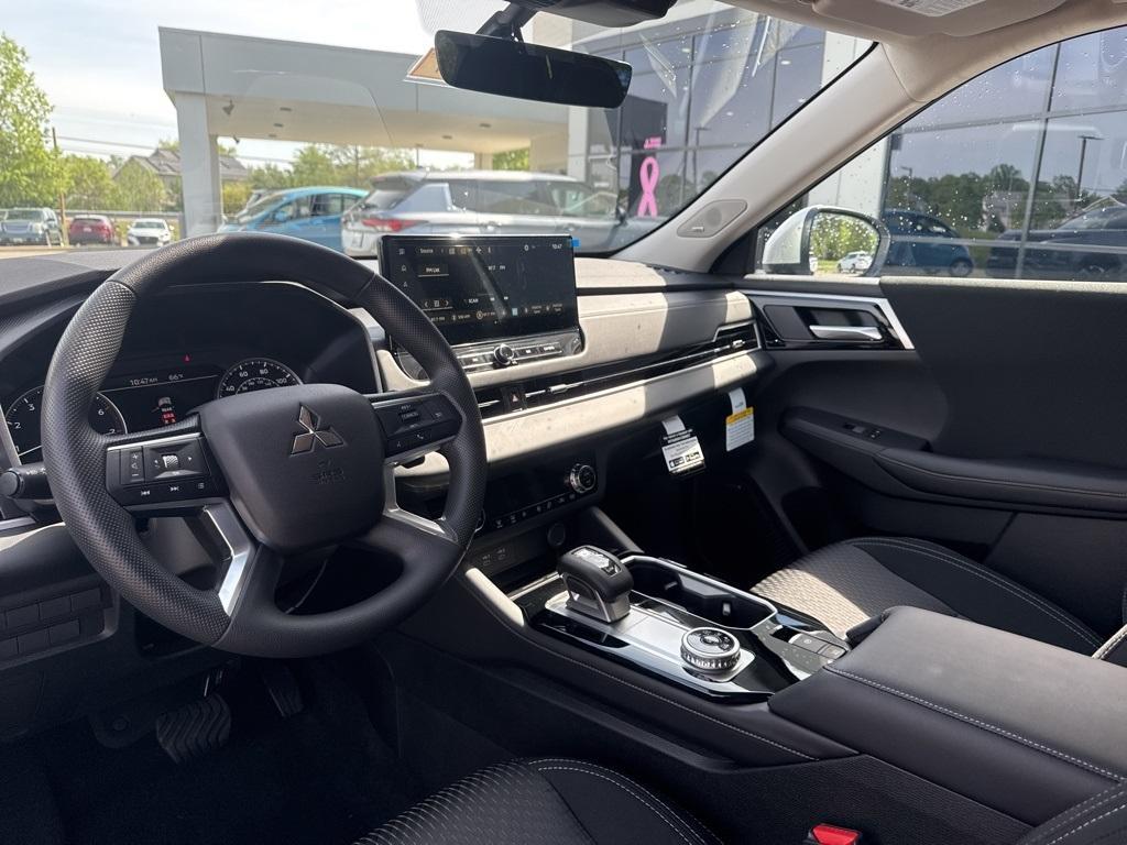 new 2025 Mitsubishi Outlander car, priced at $31,667