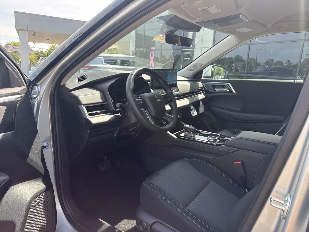 new 2025 Mitsubishi Outlander car, priced at $31,667