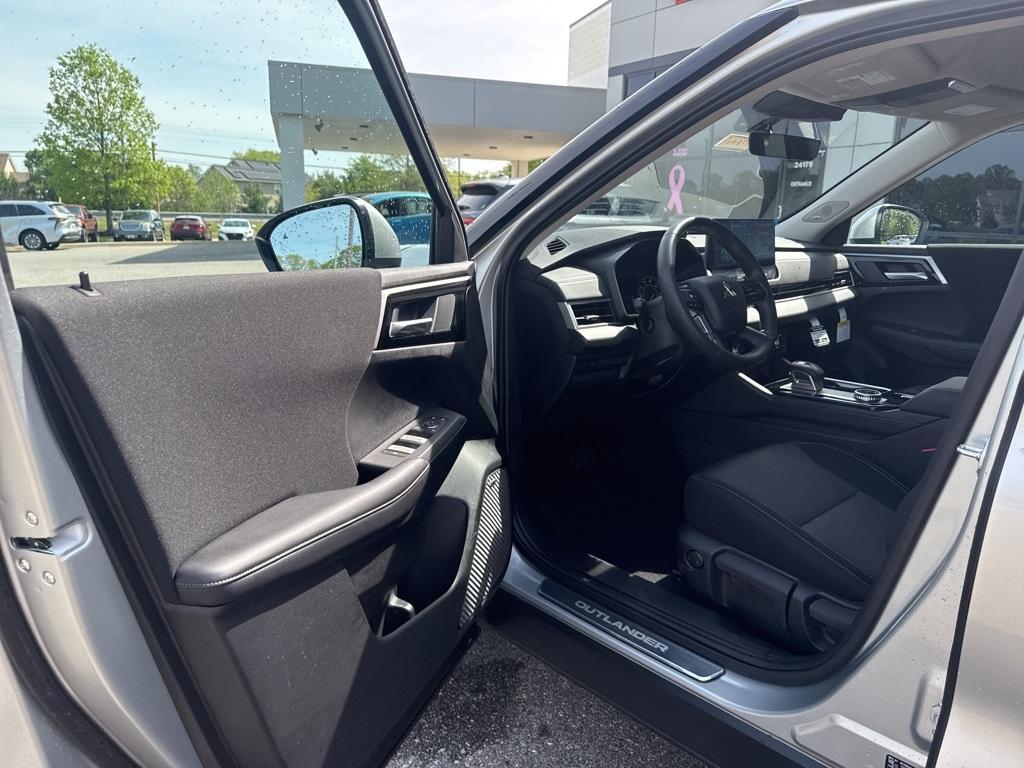 new 2025 Mitsubishi Outlander car, priced at $31,667