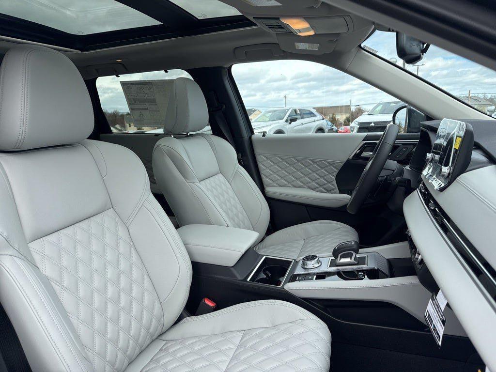 new 2025 Mitsubishi Outlander PHEV car, priced at $44,988