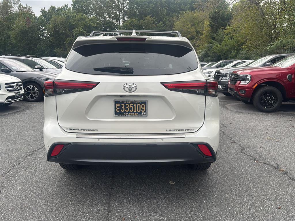used 2020 Toyota Highlander car, priced at $29,398