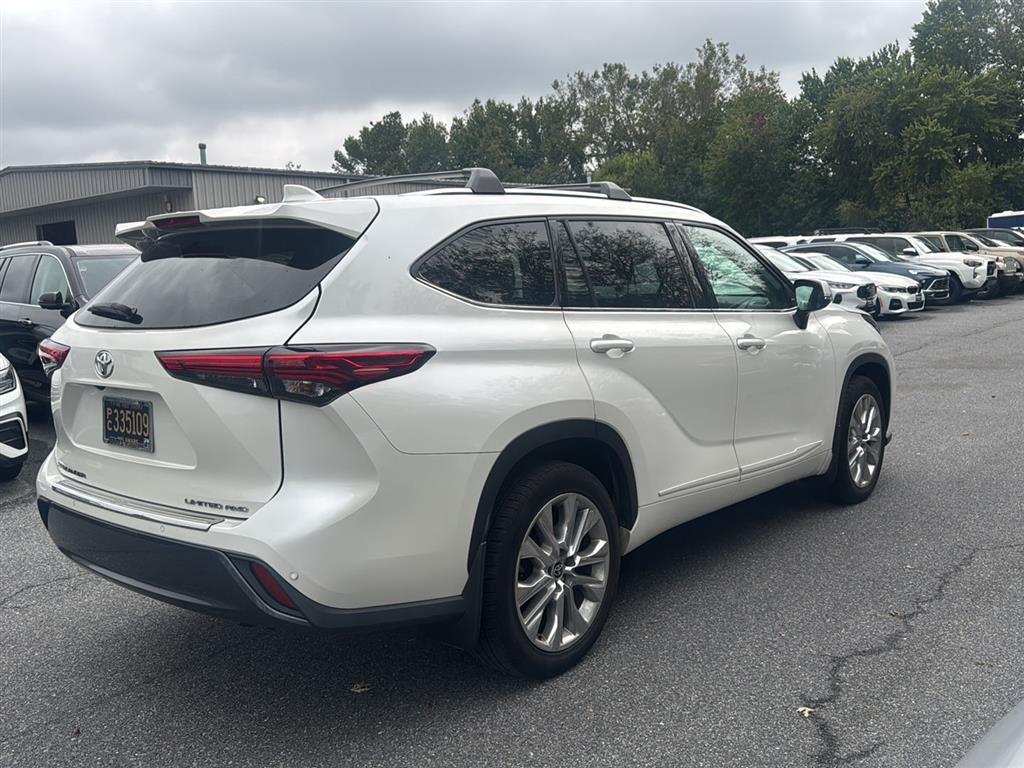 used 2020 Toyota Highlander car, priced at $29,398