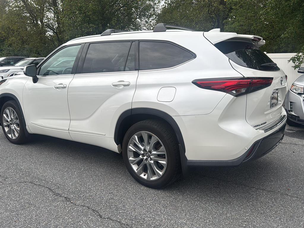 used 2020 Toyota Highlander car, priced at $29,398
