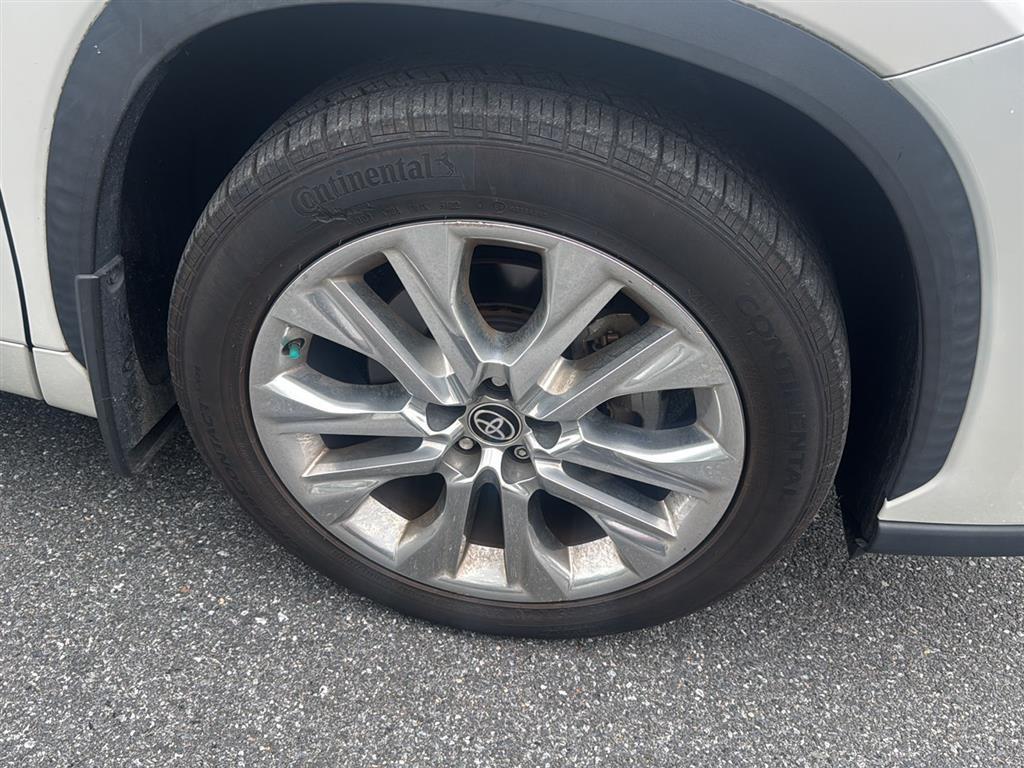 used 2020 Toyota Highlander car, priced at $29,398