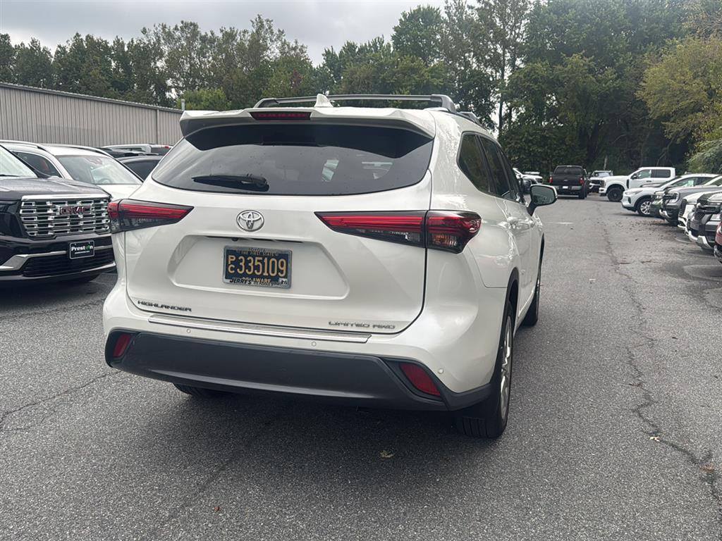 used 2020 Toyota Highlander car, priced at $29,398
