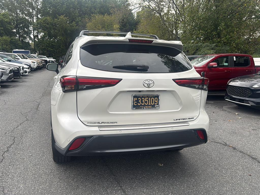 used 2020 Toyota Highlander car, priced at $29,398