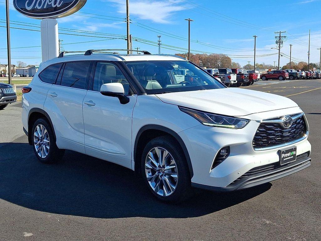 used 2020 Toyota Highlander car, priced at $29,398