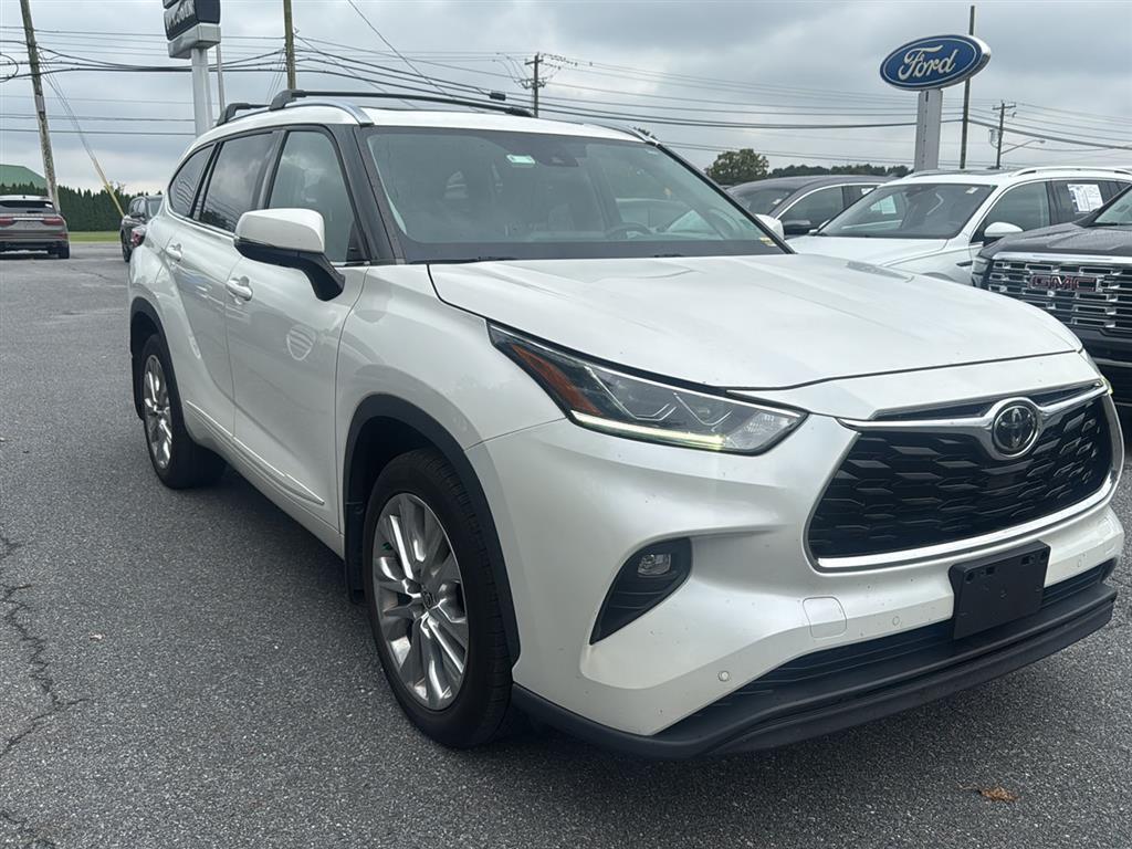 used 2020 Toyota Highlander car, priced at $29,398