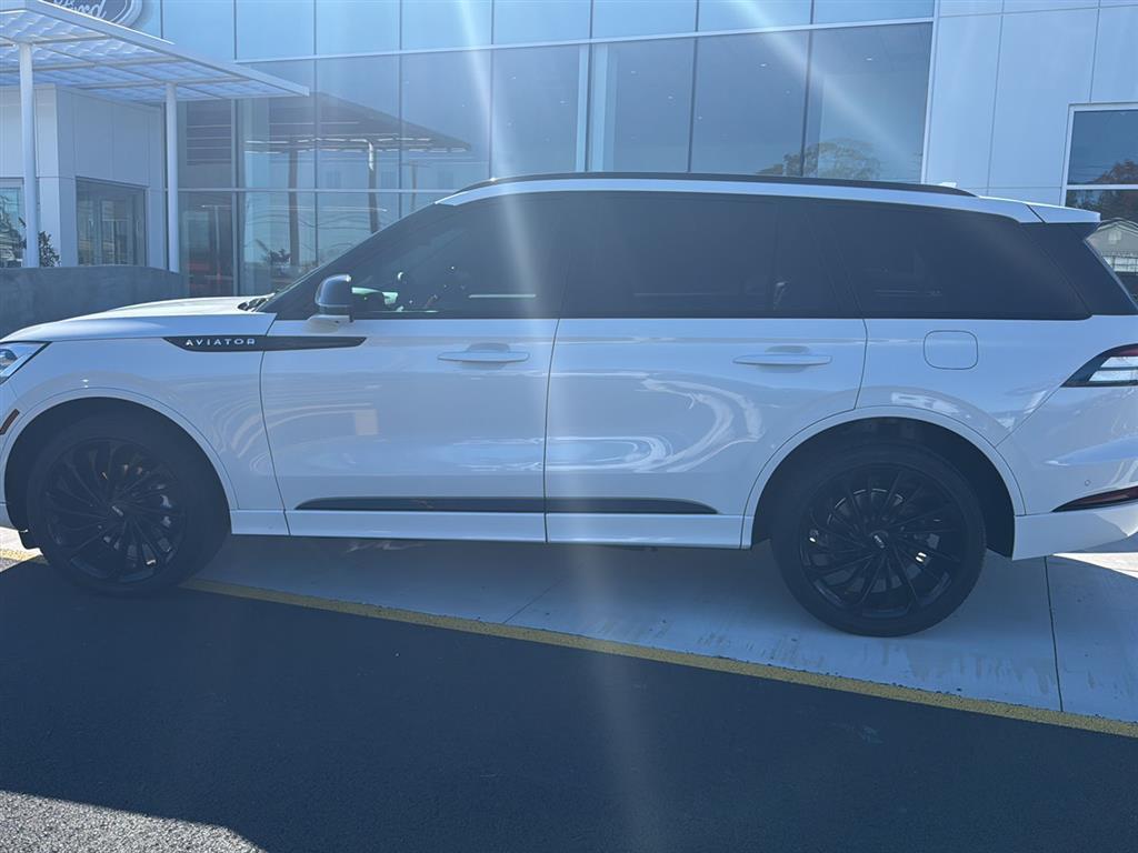 used 2024 Lincoln Aviator car, priced at $57,222