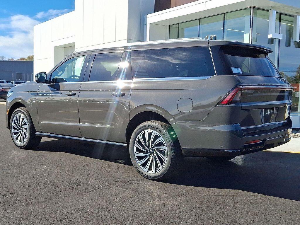 new 2025 Lincoln Navigator car, priced at $124,835