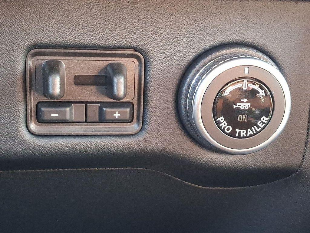 new 2025 Lincoln Navigator car, priced at $124,835