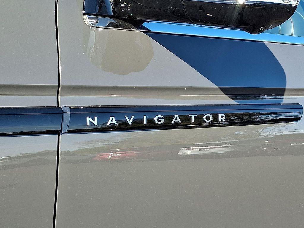 new 2025 Lincoln Navigator car, priced at $124,835