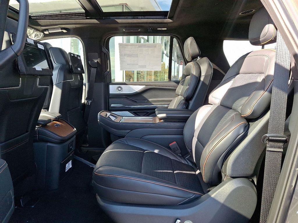 new 2025 Lincoln Navigator car, priced at $124,835