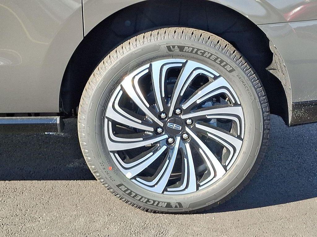 new 2025 Lincoln Navigator car, priced at $124,835