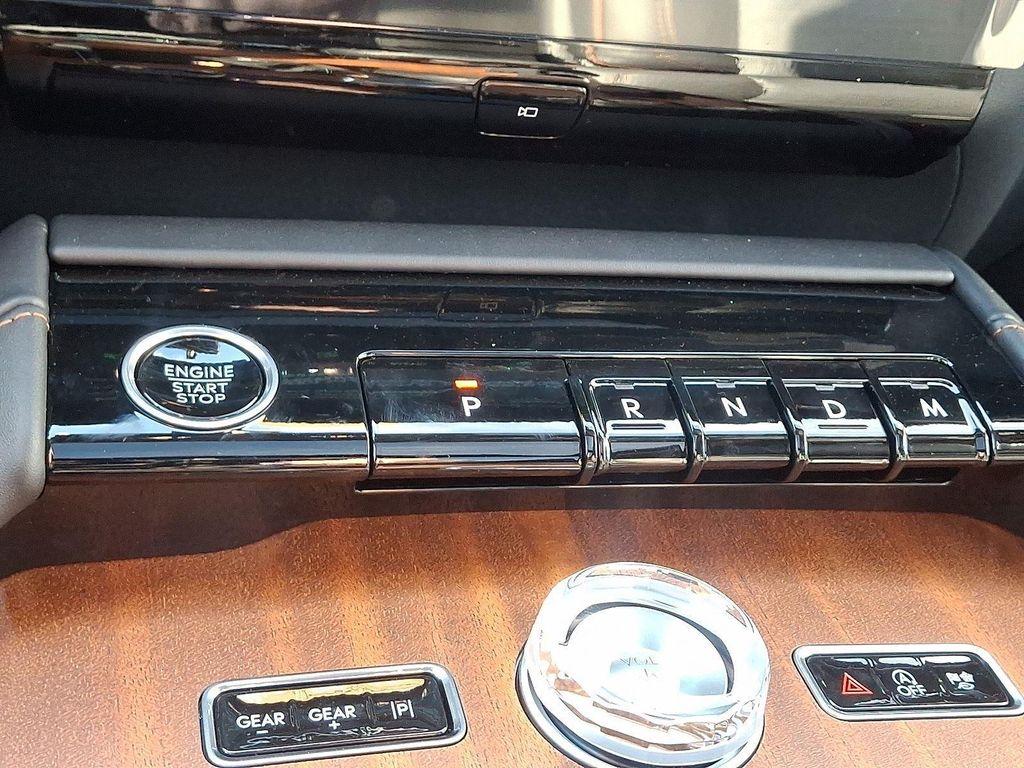 new 2025 Lincoln Navigator car, priced at $124,835