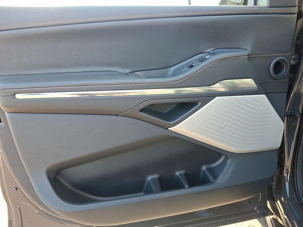 new 2025 Lincoln Navigator car, priced at $124,835