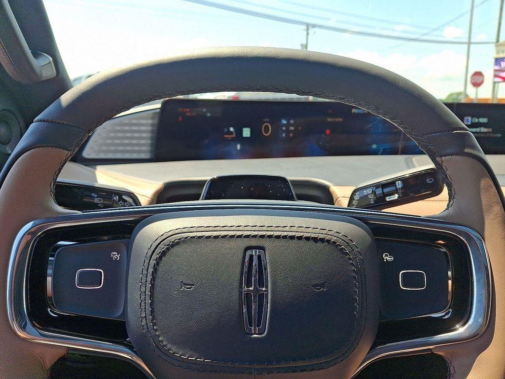 new 2025 Lincoln Navigator car, priced at $124,435