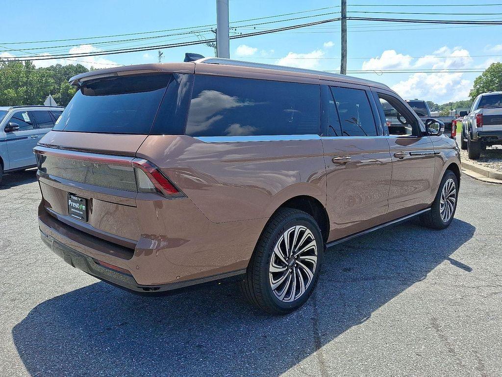 new 2025 Lincoln Navigator car, priced at $124,435
