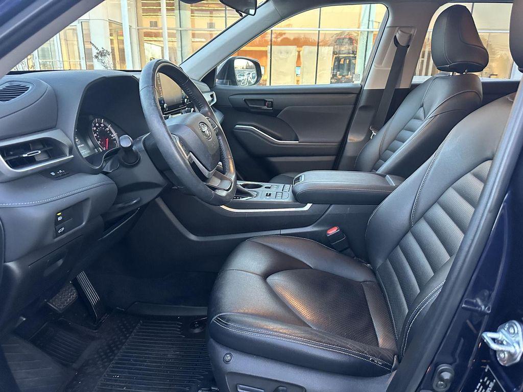 used 2022 Toyota Highlander car, priced at $30,895