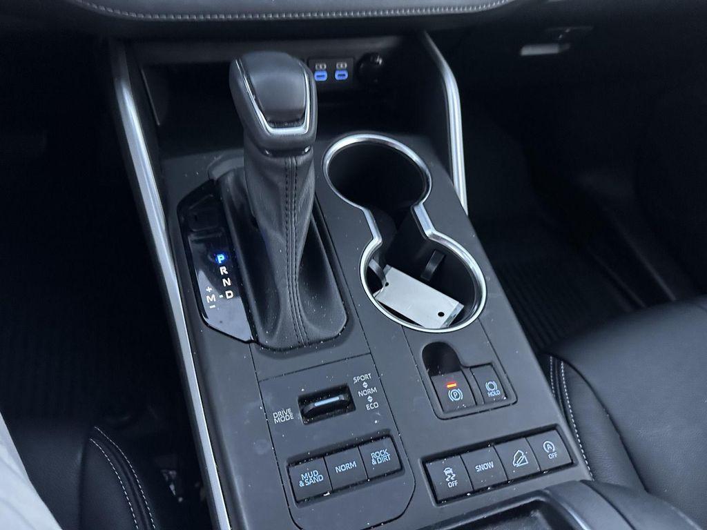 used 2022 Toyota Highlander car, priced at $30,895