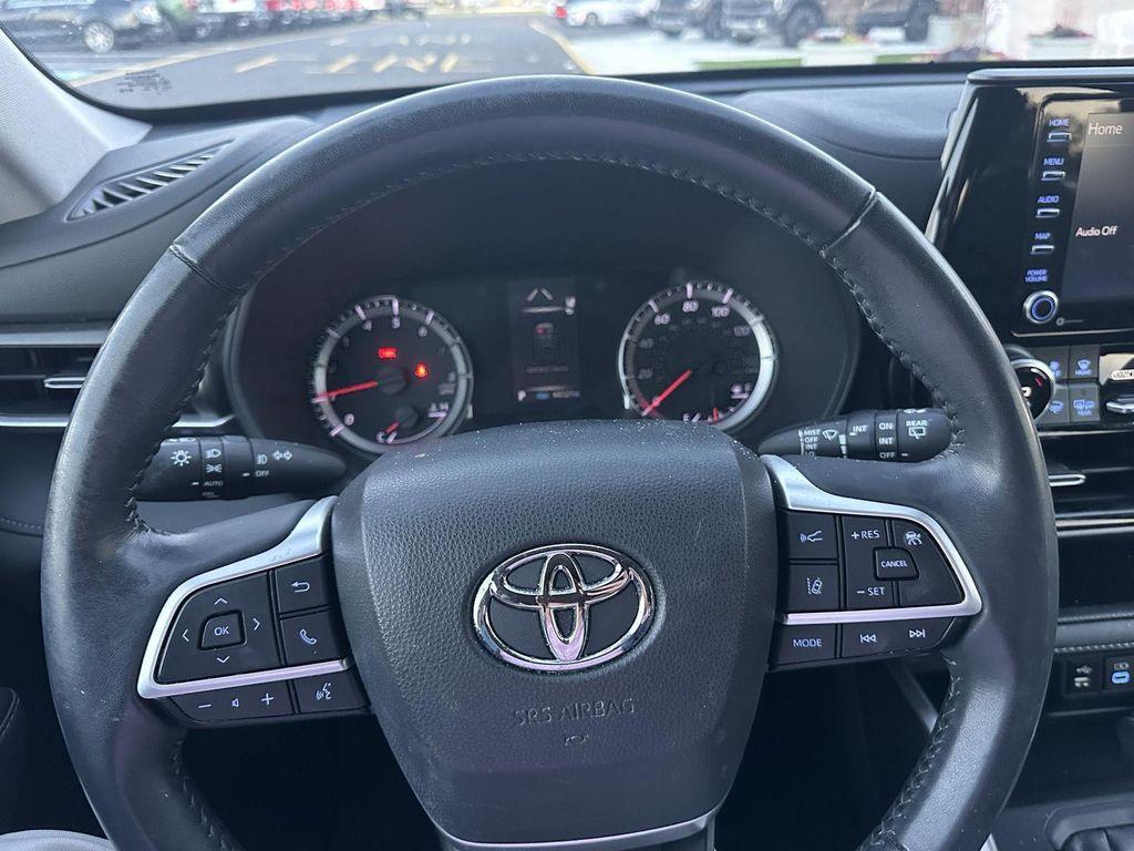 used 2022 Toyota Highlander car, priced at $30,895