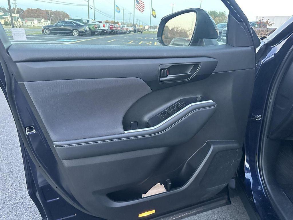 used 2022 Toyota Highlander car, priced at $30,895