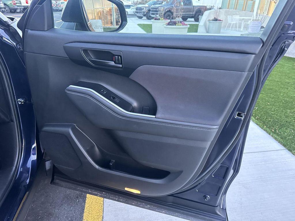 used 2022 Toyota Highlander car, priced at $30,895