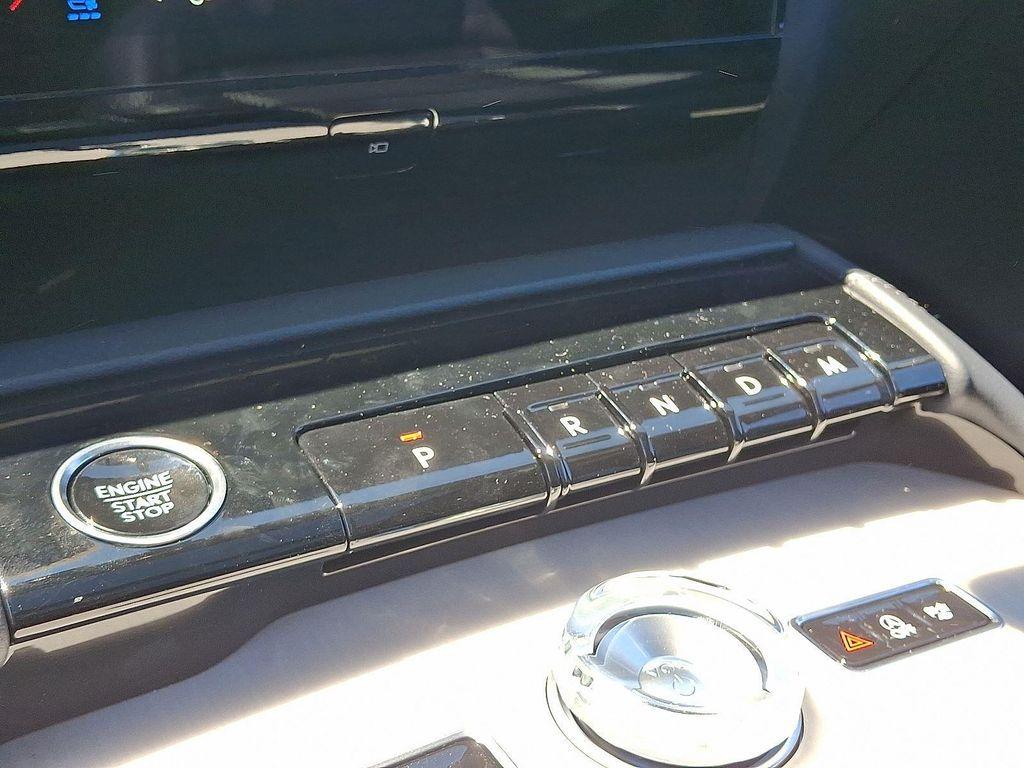 new 2025 Lincoln Navigator car, priced at $110,185